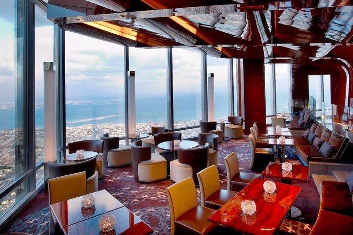Ambiance Burj Khalifa High Tea Experience avec transfert privé