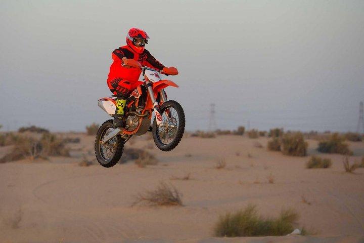 Excursion en vélo tout-terrain dans le désert KTM