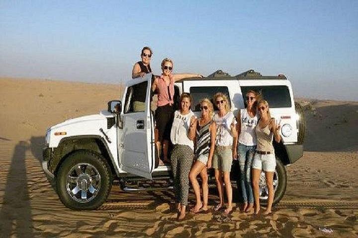 Safari privé après-midi à Dubaï avec danse du ventre, spectacle de Tanoura et barbecue