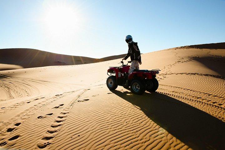 Vélo Quad Morning Dubai avec embarquement dans le sable et balade en chameau