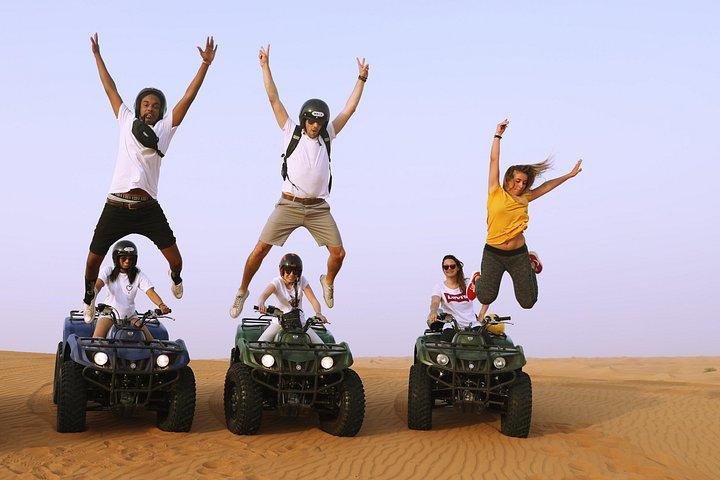 Dubaï : safari aventure en quad, sandboard, balade à dos de chameau et barbecue