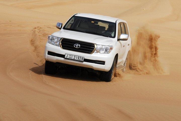 Premium Red Dune Desert Safari, dîner barbecue, balade à dos de chameau, spectacle au camp de Majilis