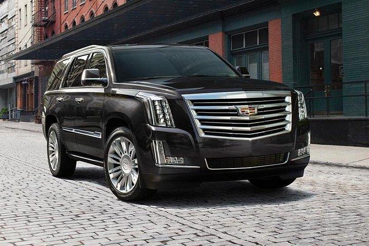 Transfert privé : de l'aéroport de Dubaï DXB à la ville de Dubaï en SUV de luxe