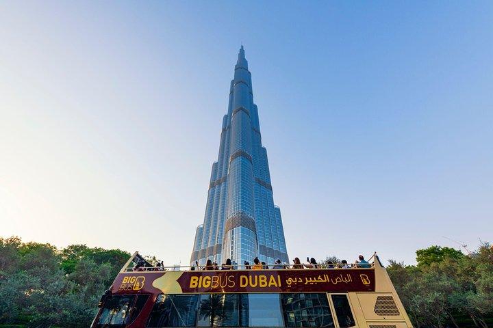 Gros bus à Burj Khalifa