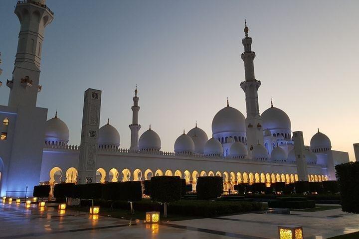 Tour d'Abou Dabi au départ de Dubaï en petit groupe avec Guide, Grande Mosquée