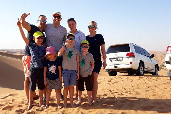 Photo de famille lors du safari dans le désert de Dubaï
