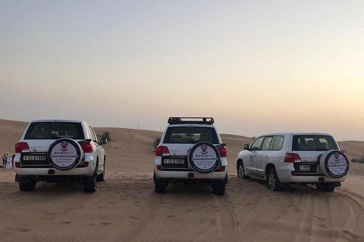 Safari dans le désert avec BBQ Dinner_Destination Insight Convoi pour coucher de soleil
