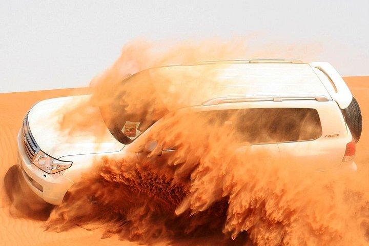Safari matinal dans le désert de Dubaï avec embarquement sur le sable et balade à dos de chameau