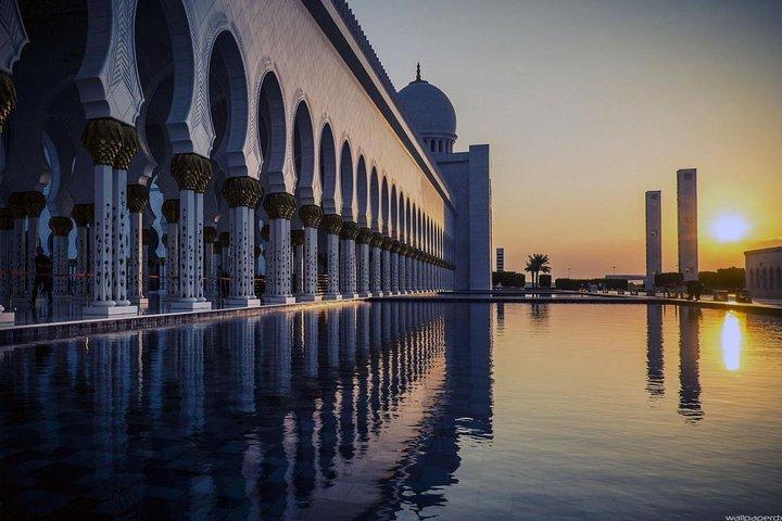 Visite de la ville d'Abou Dhabi avec le Ferrari World Combo