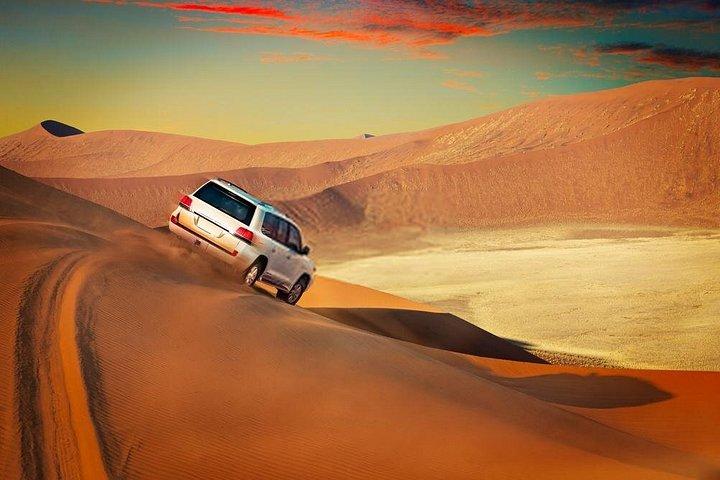 Dune rouge dans le désert de Dubaï: barbecue, balade à dos de chameau et sand-board