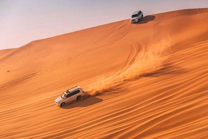 Safari dans le désert de Dubaï 4x4 Dune Bashing, Sandboarding, balade à dos de chameau, dîner barbecue