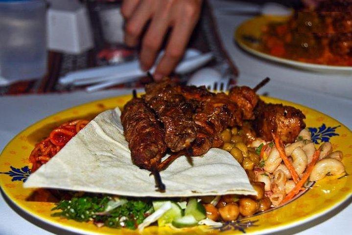 Dîner barbecue lors du safari dans le désert de Dubaï