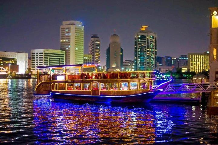 Croisière en dhow à Dubai Marina avec dîner et divertissement en direct