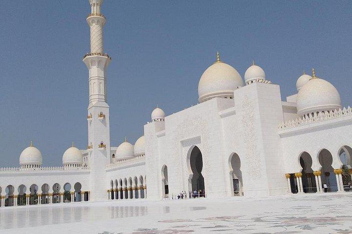 Visite privée des hôtels de Ras Al Khaima: 10 heures avec un chauffeur expert à Abu Dhabi