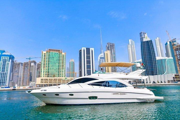 Nuitée privée à Dubaï à bord d'un mini yacht de luxe