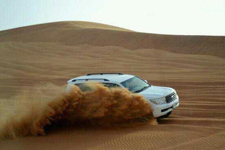 Dîner barbecue dans le désert de Dubaï, balade à dos de chameau en autocar