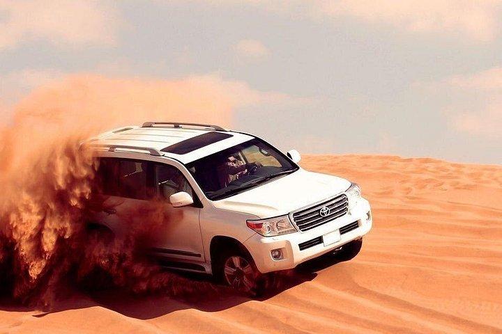 Safari privé dans le désert avec dîner dans le sable, barbecue et balade à dos de chameau dans le sable