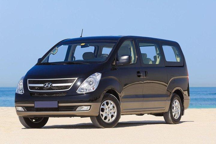 Location de camionnette privée avec chauffeur pour 10 heures à Abu Dhabi