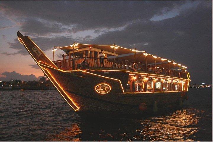 Dîner croisière en boutre sur la crique de Dubaï