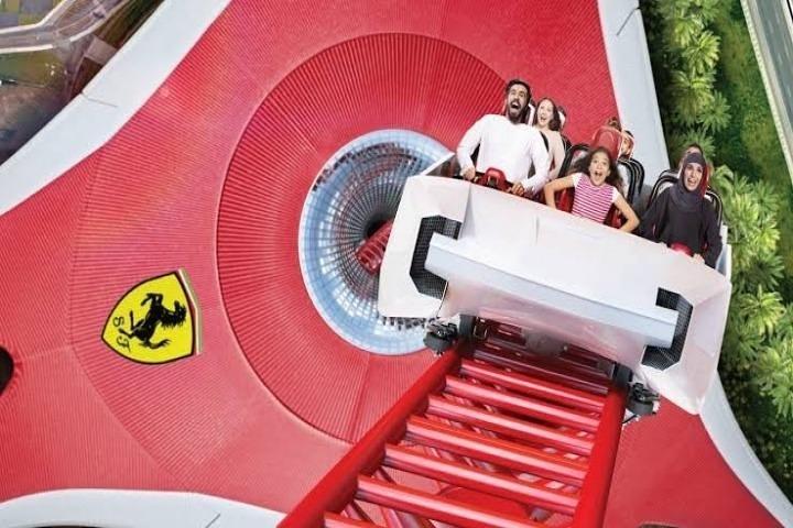 Visite privée d'une journée à Abu Dhabi avec billet Ferrari World