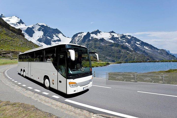 Location de bus à Dubaï Transfert aller simple à Dubaï pour 15 personnes avec coffre