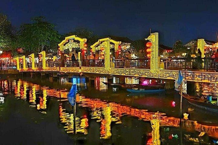 Soirée colorée à Hoi An, visite à pied, promenade en bateau avec des lanternes, marché nocturne