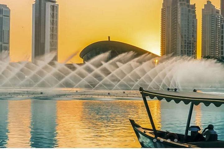 Dubaï: spectacle de fontaines et balade au lac Burj en bateau traditionnel