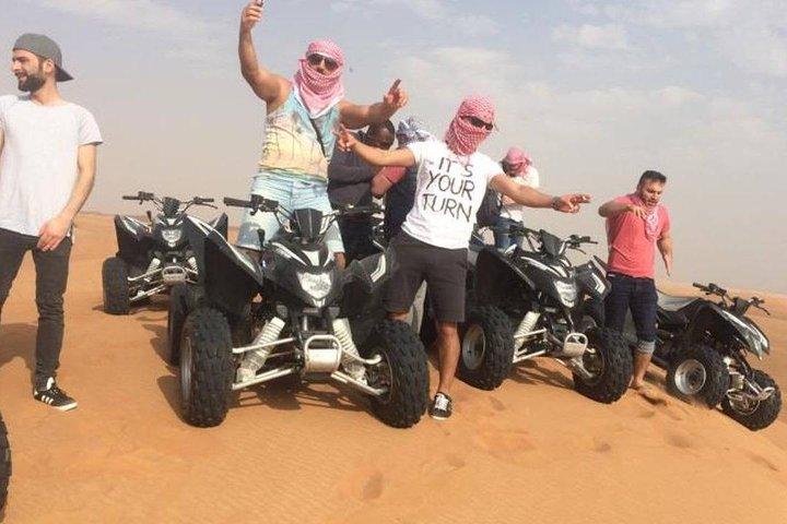 Safari en soirée dans le désert rouge avec quad