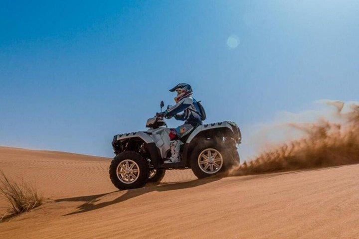 Excursion d'une demi-journée en quad dans les dunes de Dubaï avec promenade à dos de chameau