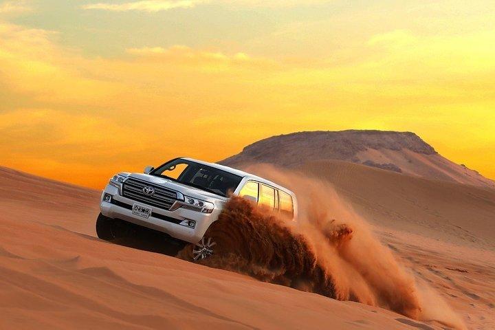 Safari en 4x4 dans le désert avec promenade à dos de chameau, danse du ventreTanura et dîner barbecue
