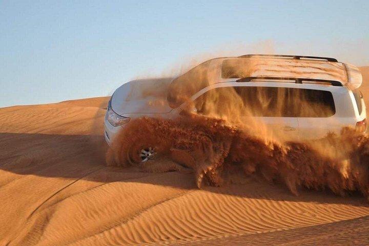 Safari matinal dans le désert des dunes rouges