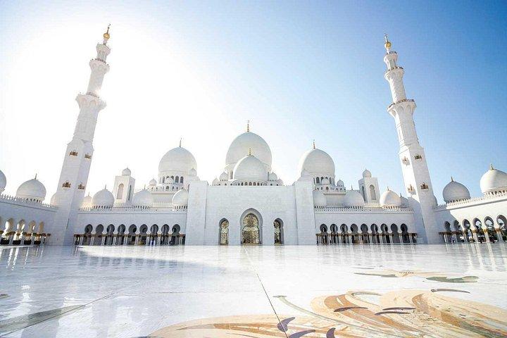 Mosquée d'Abu Dhabi avec Louvre et Qasr Al Watan