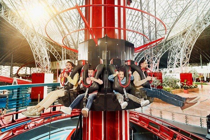 Billet combo Warner Bros World et Ferrari World avec transfert de Dubaï