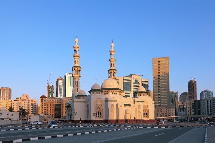 Explorez les pierres précieuses cachées de Sharjah: Une visite à pied