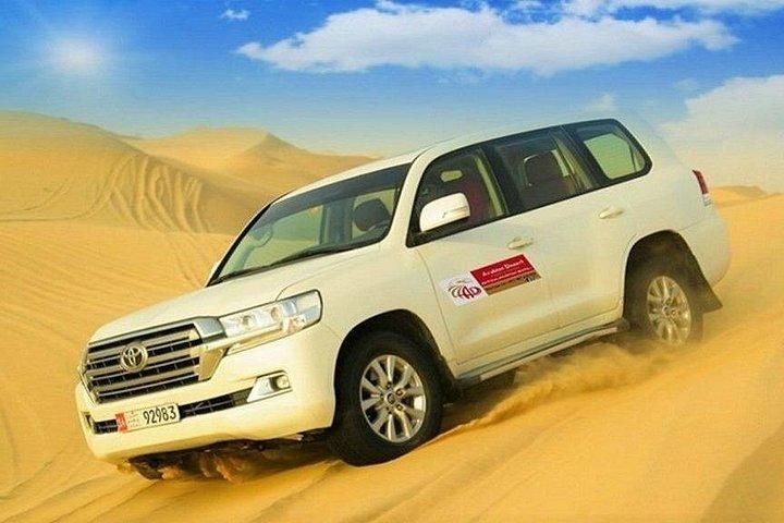 Safari en 4x4 dans le désert, promenade en VTT gratuite, promenade à dos de chameau, dîner barbecue et spectacles en direct