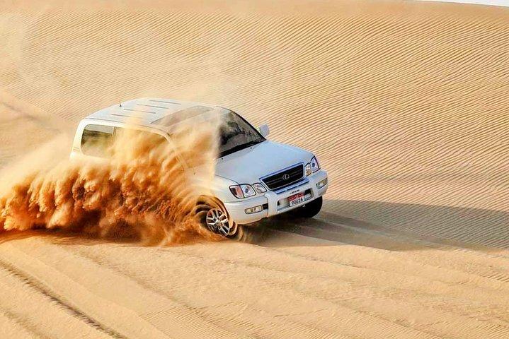 Dunes rouges, sandboard, balade à dos de chameau et barbecue au camp d'Al Khayma