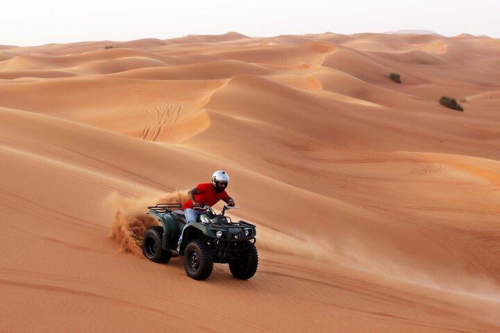 Safari matinal de 4 heures dans le désert avec promenade à dos de chameau et sandboard depuis Abu Dhabi