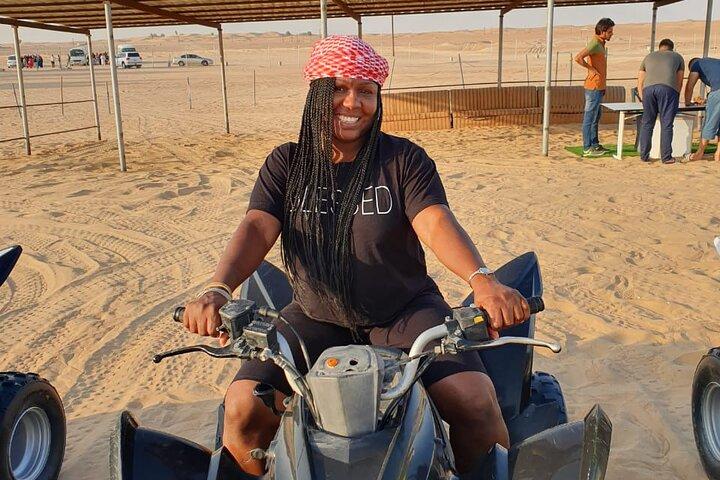 Soirée Safari dans le désert en 4x4 Dune Bashing, sandboard, promenade à dos de chameau, dîner