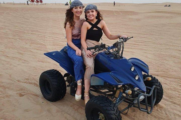 Safari matinal dans le désert avec quad, promenade à dos de chameau