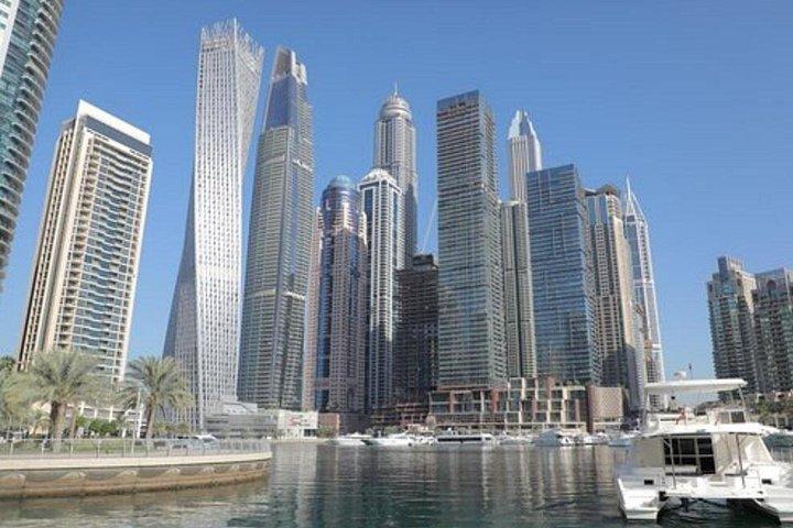 Petit-déjeuner sur un yacht de luxe à Dubaï