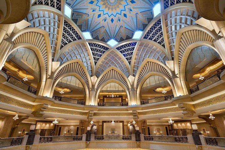 Visite privée des 5 merveilles d'Abou Dhabi avec déjeuner à l'Emirates Palace
