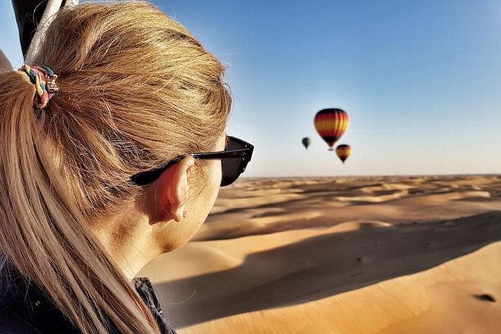 Visite guidée en montgolfière de Dubaï au lever du soleil