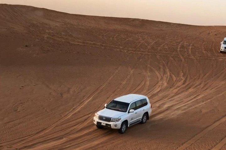 Aventure safari dans le désert de Dubaï avec dîner barbecue premium