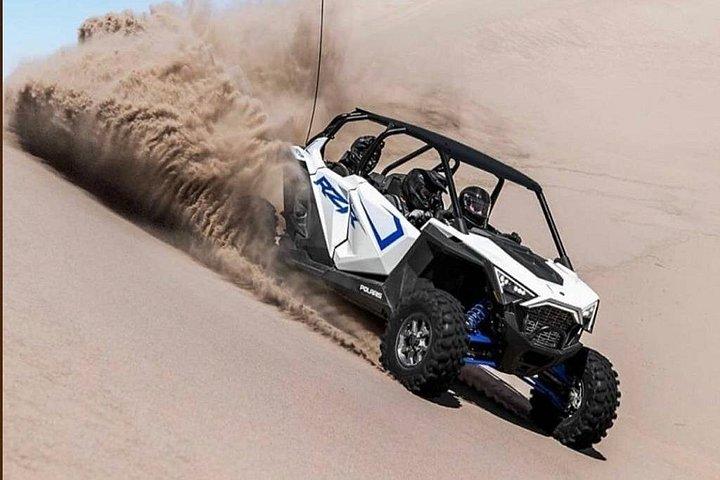 Balade en buggy Polaris RZR X4 dans le désert de Dubaï – Visite guidée