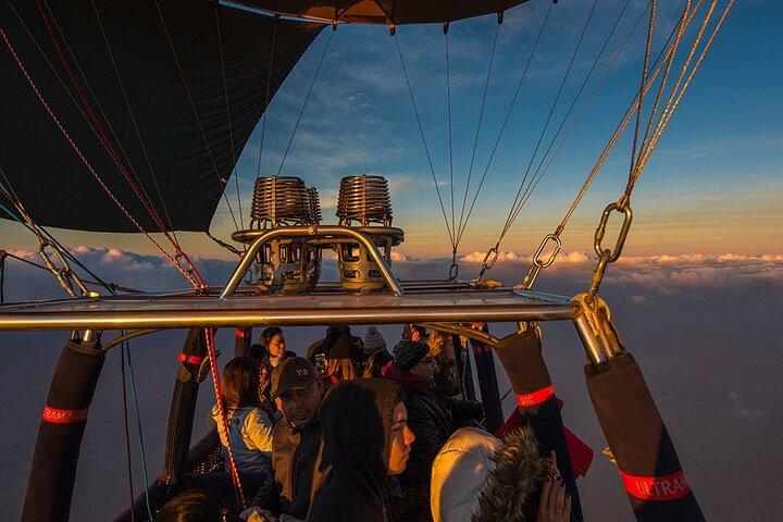 Profitez de la montgolfière (spectacle du faucon) dans le désert de Dubaï