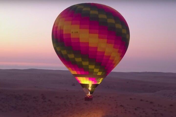 Incroyable Dubaï magnifique désert en montgolfière