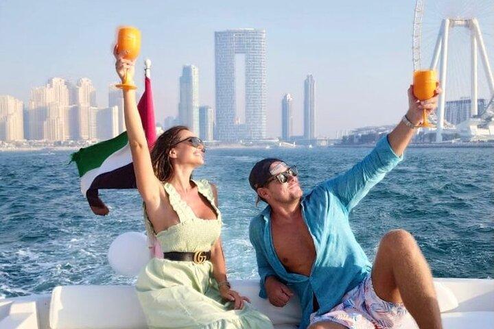 Dubaï Private 3 - Hour Luxury Yacht Charter with Jet Ski Option