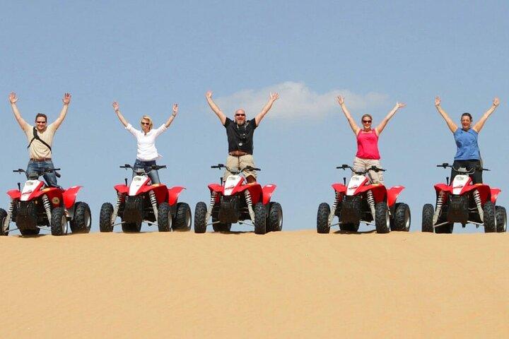Dubai Dinner Desert Experience avec 01 heure de quad et balade à dos de chameau