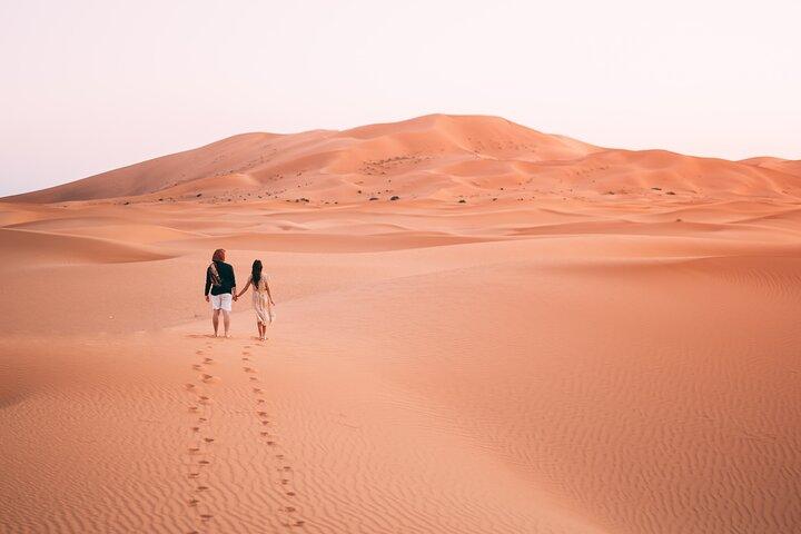 Safari matinal dans le désert des dunes rouges avec sandboard, balade à dos de chameau et plus