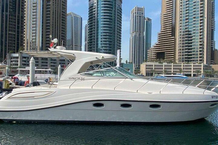 Profitez de la visite en yacht de luxe de la marina avec ((BF))